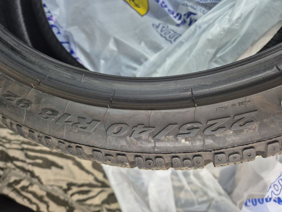 Pnevmatike Pirelli 225/40/18 zimska Količina: 4