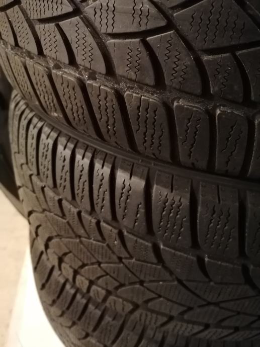 Pnevmatike Dunlop 235/40/19 zimska Količina: 4