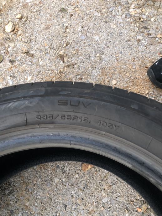 Pnevmatike Dunlop 235/55/19 poletna Količina: 4