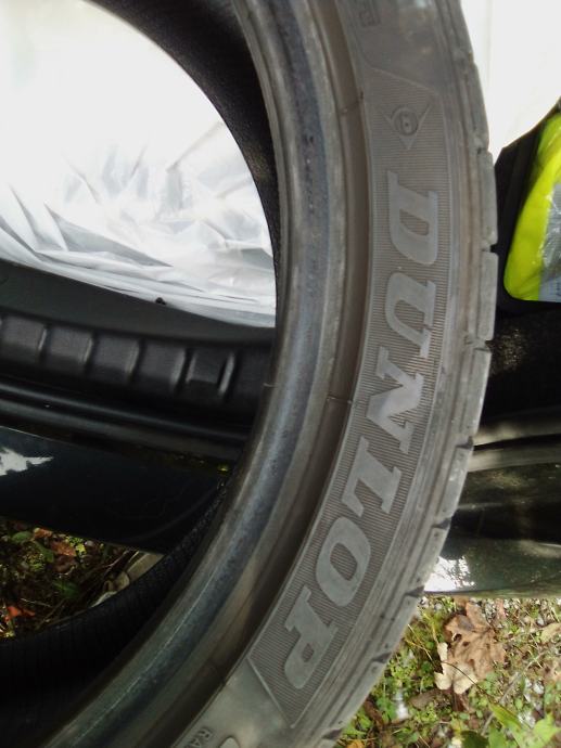 Pnevmatike Dunlop 245/40/19 poletna Količina: 2