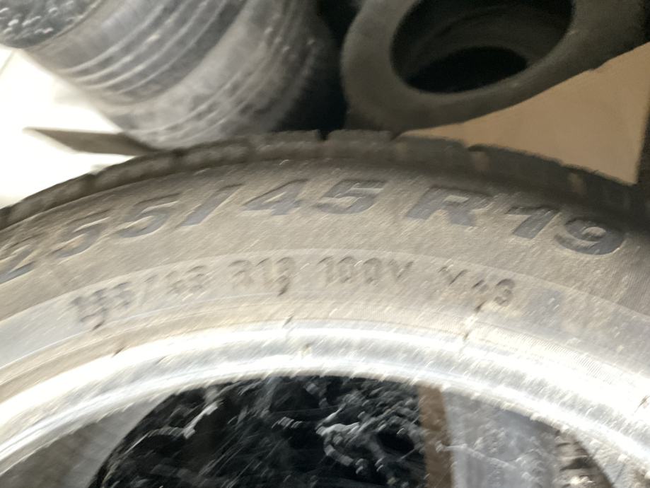 Pnevmatike Pirelli 285/40/19 zimska Količina: 4