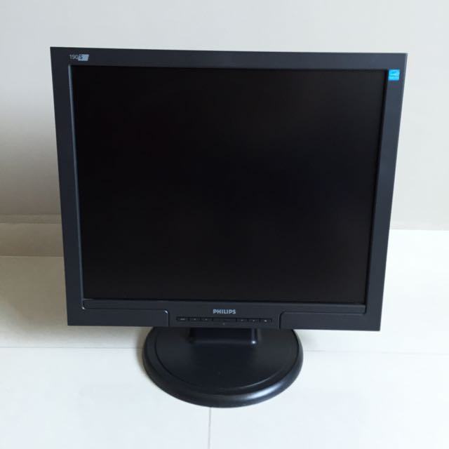 Računalniški lcd monitor 19" ( malo rabljen )