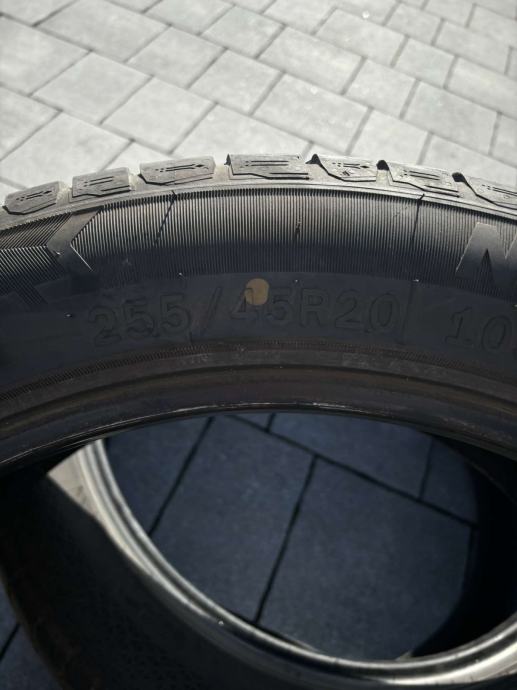 Pnevmatike Hankook 255/45/20 poletna Količina: 2