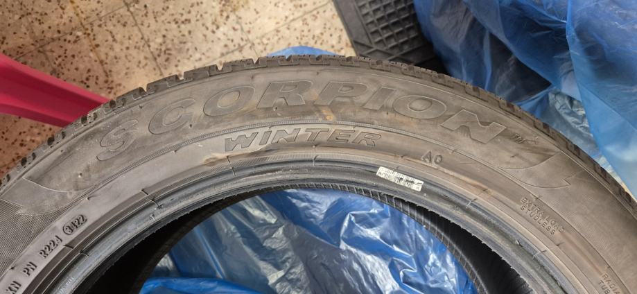 Pnevmatike Pirelli 285/45/20 zimska Količina: 4