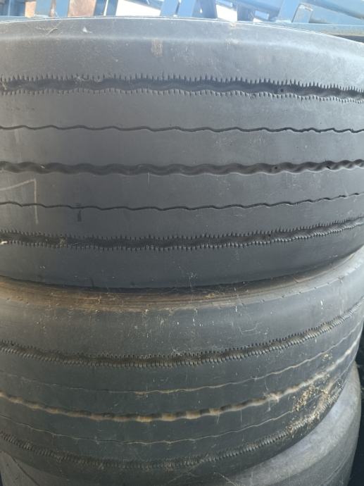 Pnevmatike Michelin 315/60/22.5 celoletna Količina: 2