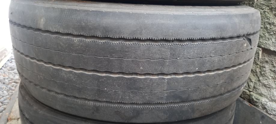 Pnevmatike Michelin 315/60/22.5 celoletna Količina: 6+