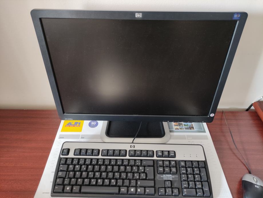 Hp l2208w не включается