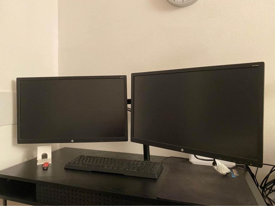 2x HP monitorji + desk stand