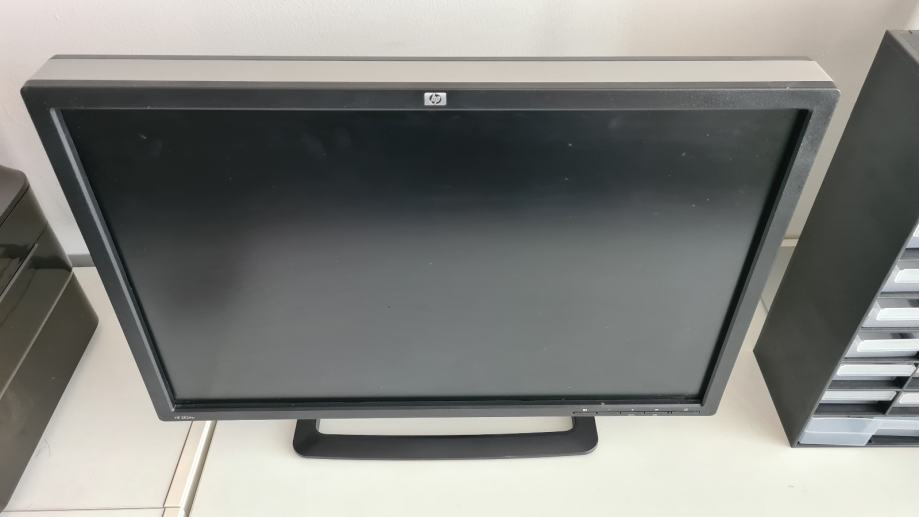 HP ZR24W IPS LCD 24" Monitor primeren za GRAFIČNO/VIDEO deli + KABLI