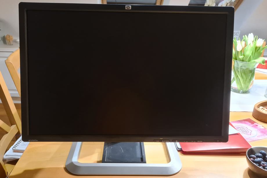 Prodam oblikovalski monitor HP LP2475w