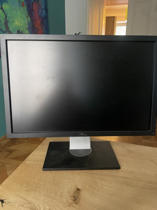 prodam tri monitorje DELL  24 inch lahko tudi posamezno