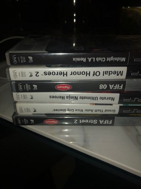 PRODAM IGRE za PSP