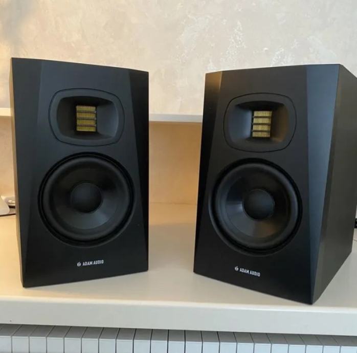 Adam Audio t5v 2x monitor speakers