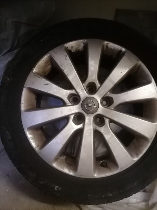 Alu platišča 225/50 R 17 z obrabljeni mi letnimi pnevmatikami