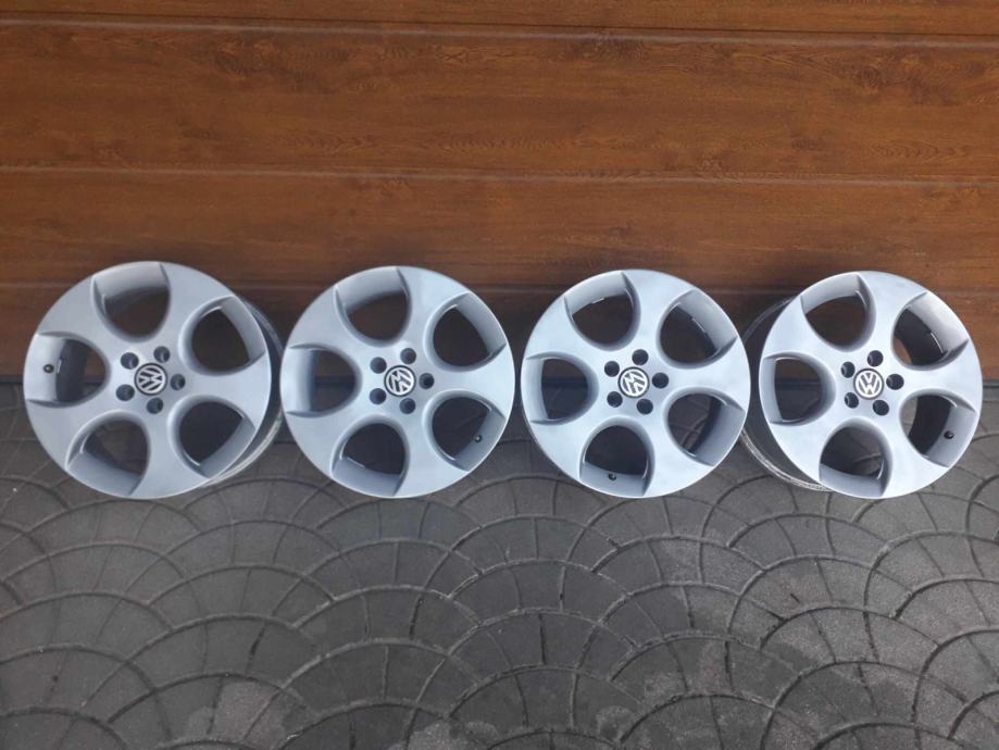 Alu platišča original VW 16 Col 5x100mm med vijaki -ODLIČNO OHRANJENE-