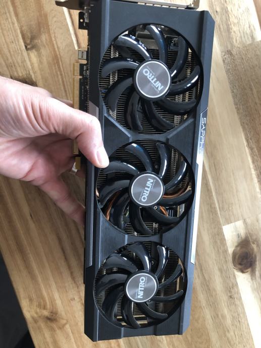 Sapphire Nitro R9 390 8GB Triple DP