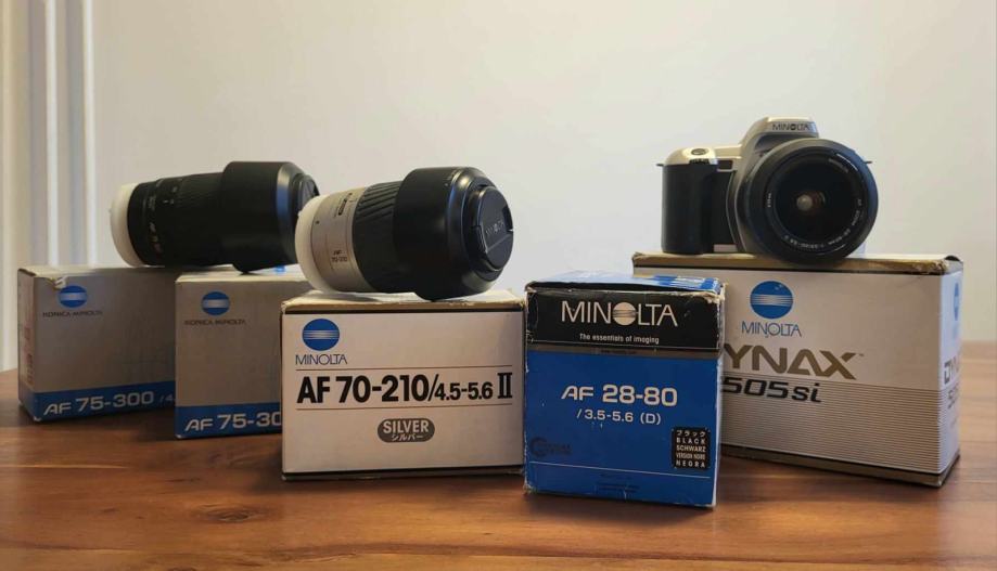 MINOLTA DYNAX 505si S ŠTIRIMI OBJEKTIVI PRODAM