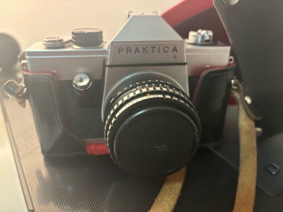 Praktica L fotoaparat z objektivom