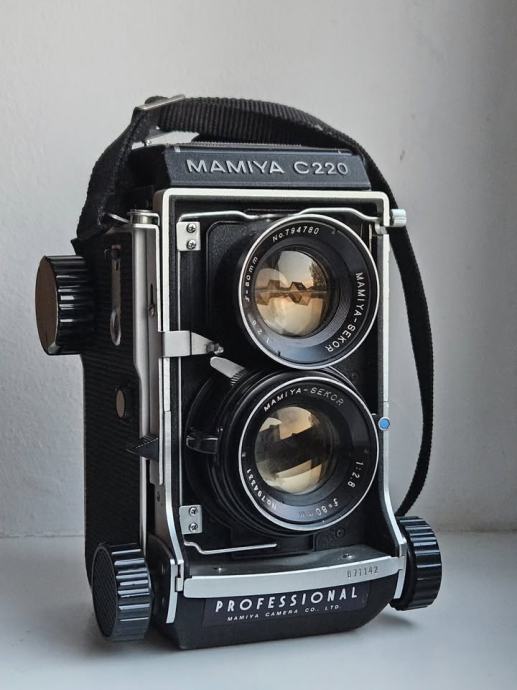 Prodam TLR fotoaparat Mamiya C220