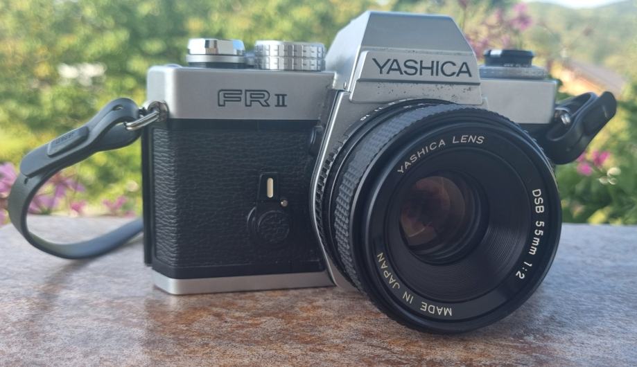 Yashica FR II z opremo