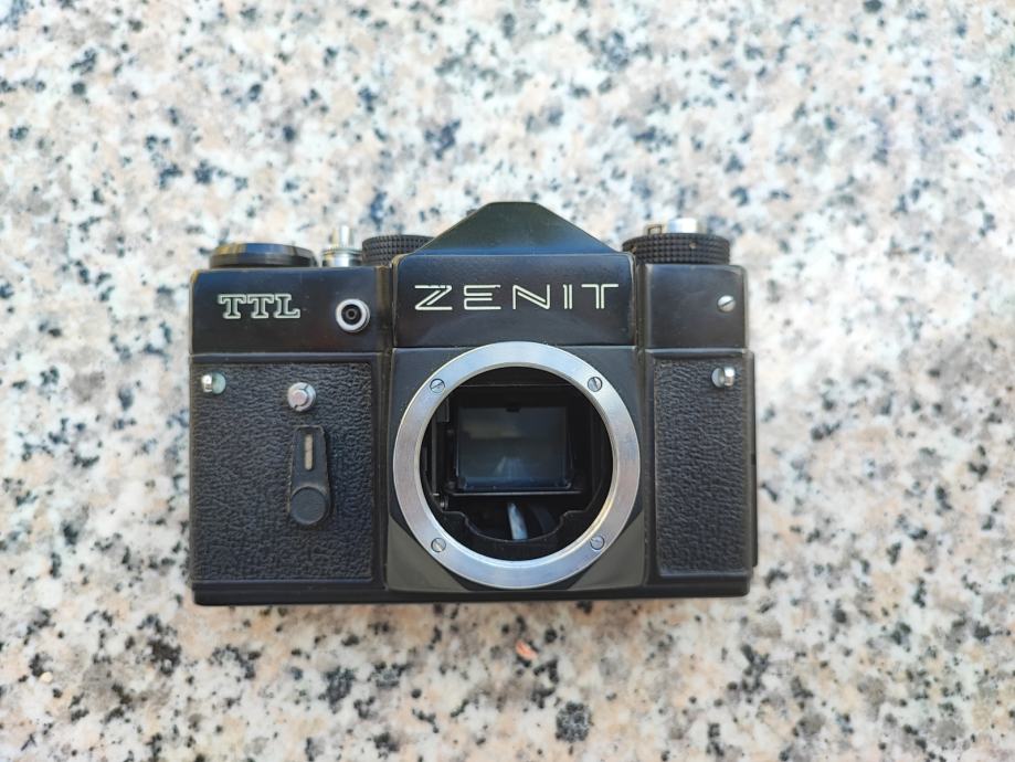 Zenit TTL - strgan zaklop