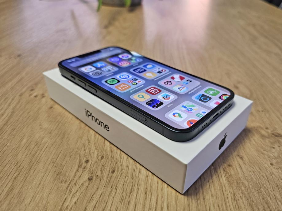 Apple iPhone 13 pametni telefon, 256 GB, Midnight (100% baterija)