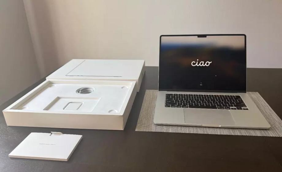 Apple M3 MacBook Air 2024