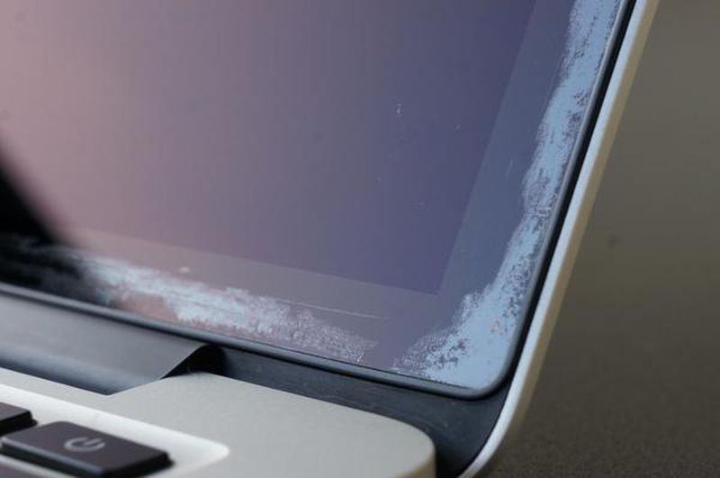 Download Apple MacBook Pro 13 2015 256GB - lepotna napaka na displayju