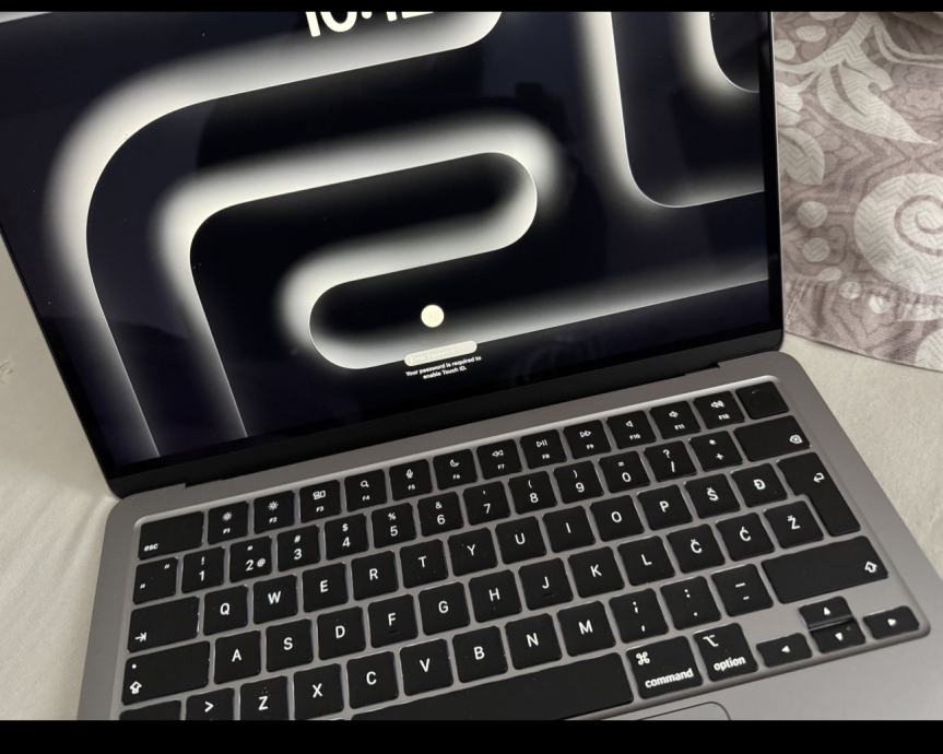 Apple Macbook