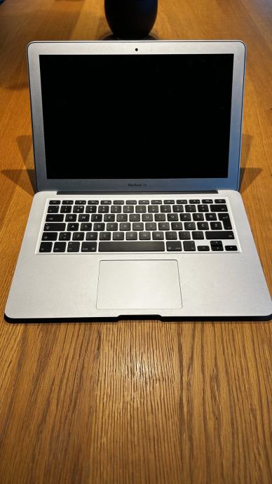 Macbook Air 13 - 4GB RAM, 128GB SSD, Intel i5 1.6 GHz Dual-Core