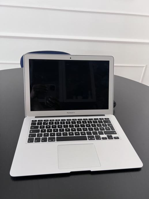 Macbook Air 2017 13" (+gratis ovitek)