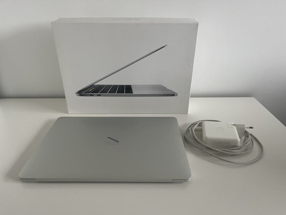 Macbook Pro 13" | 2017 Touchbar | i5 | 8GB | 256GB | 4xThunderbolt 3