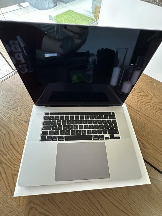 MacBook Pro 16"