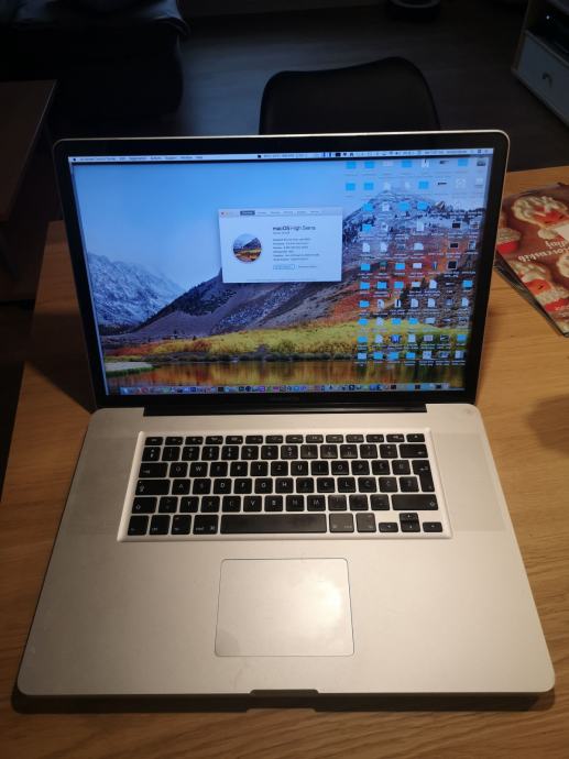 Macbook Pro 17" i7 2.4GHz 256 SSD 16GB late 2011