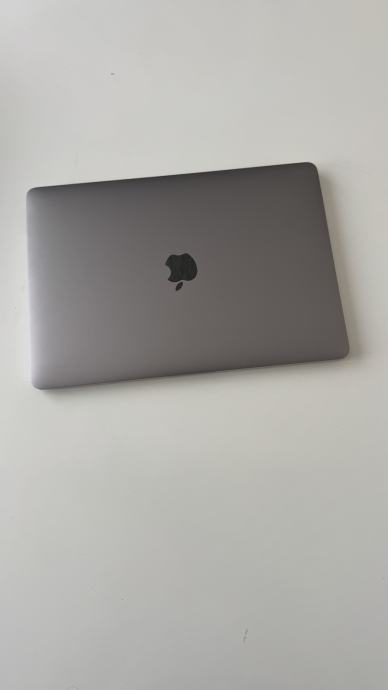 Macbook Pro 2017 13" za dele