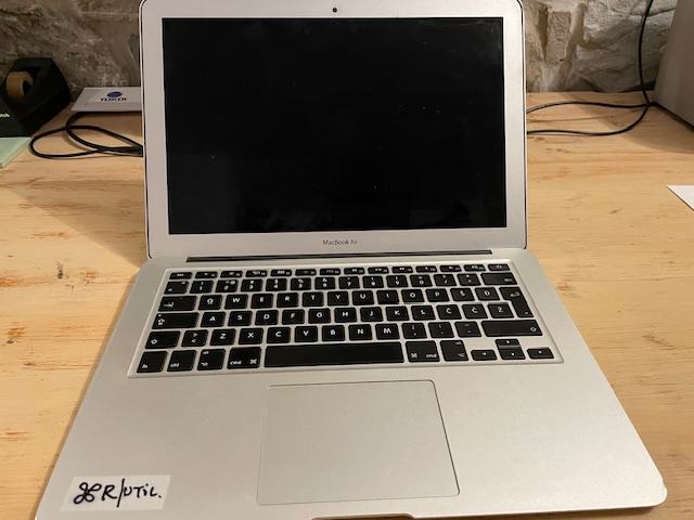 Prodam Apple Macook Air 13,3" display