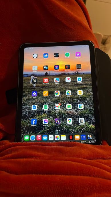 IPad 10th gen. 64gb wi fi