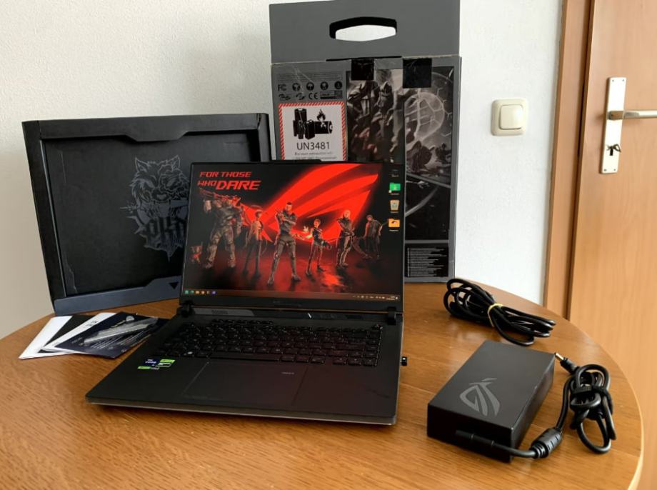 ASUS ROG Strix SCAR 16 RTX 4090 3TB SSD / Gaming prenosnik