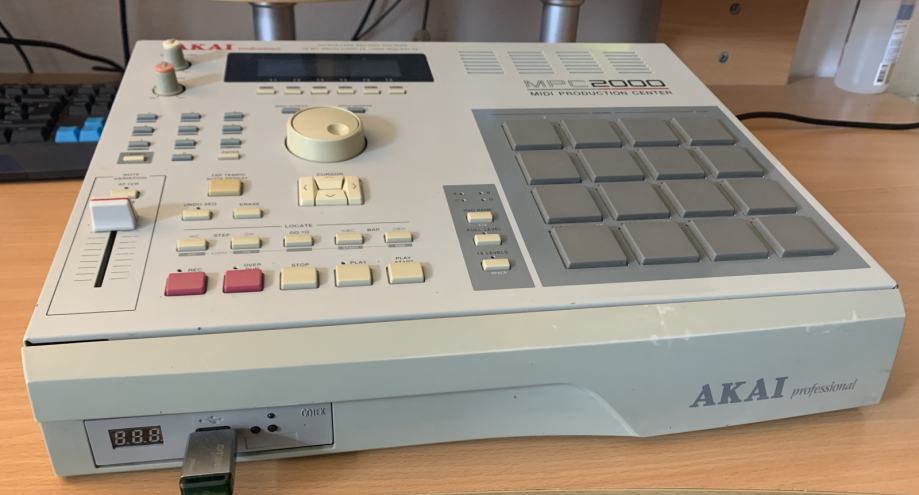 AKAI MPC 2000