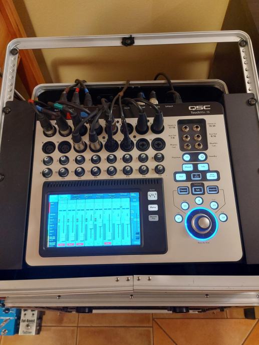 QSC TouchMix 16 Digitalni mixer