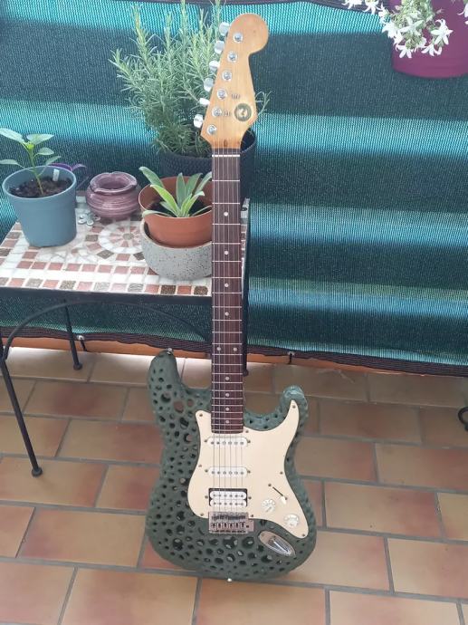 QUESTIONCASTER STRAT style 3D SSH GITARRE električna kitara OOAK olive