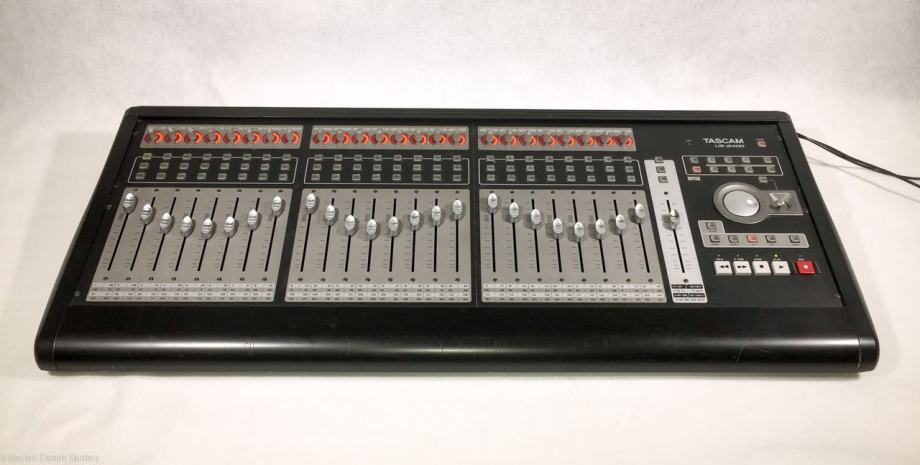 Tascam US 2400 ( Daw Controler )