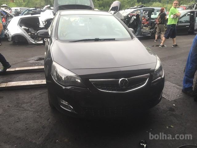 Opel Astra 1,6, letnik 2011, 11111 km, bencin