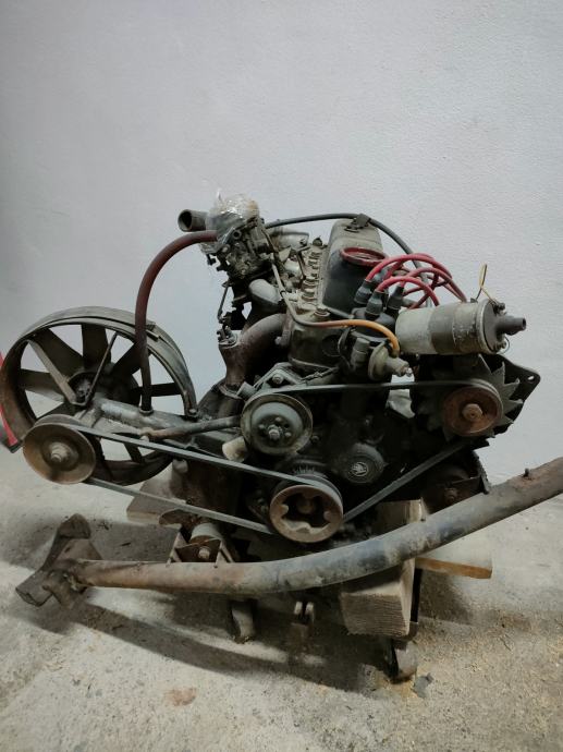 Škoda 100 motor