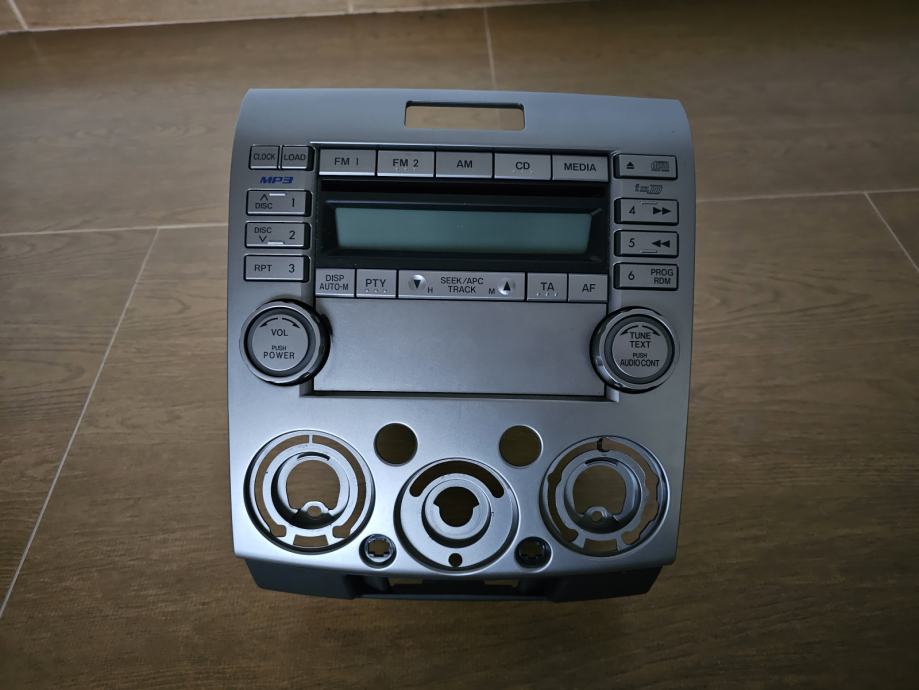 Mazda BT50 original radio/6 x CD