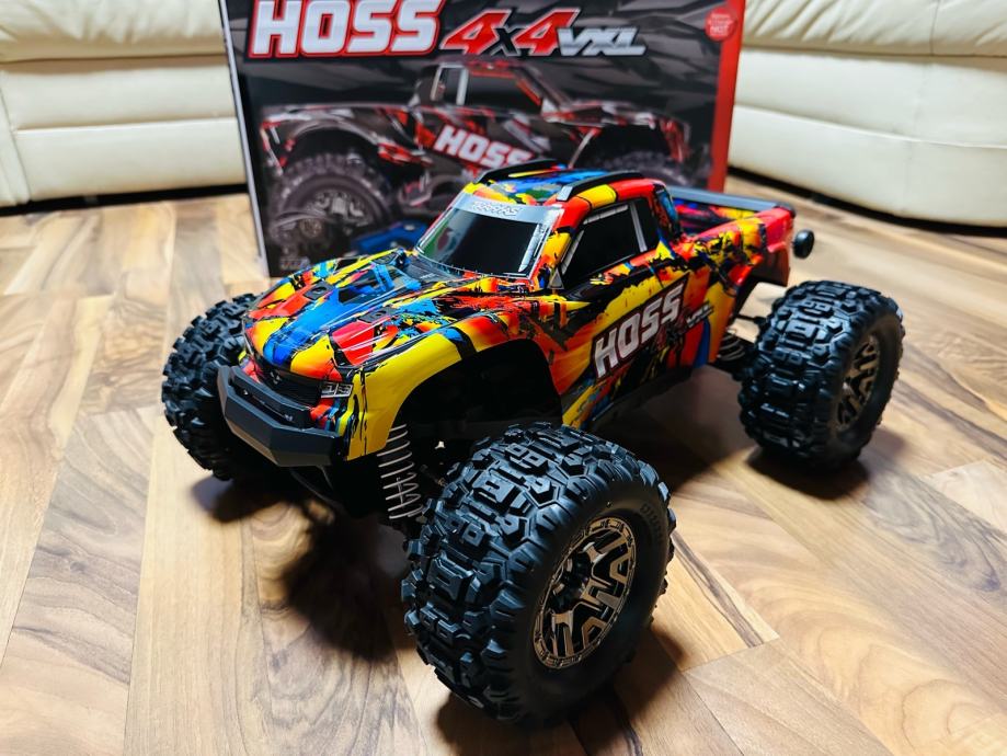 Traxxas HOSS 4x4 VXL 3s z LED kitom