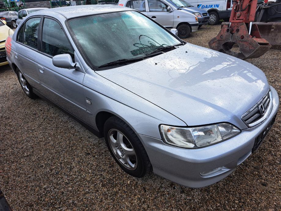 Honda Accord 1.8 po delih