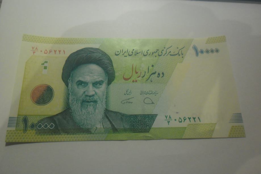 BANKOVEC IRAN 10 000 RIALS 2018 UNC