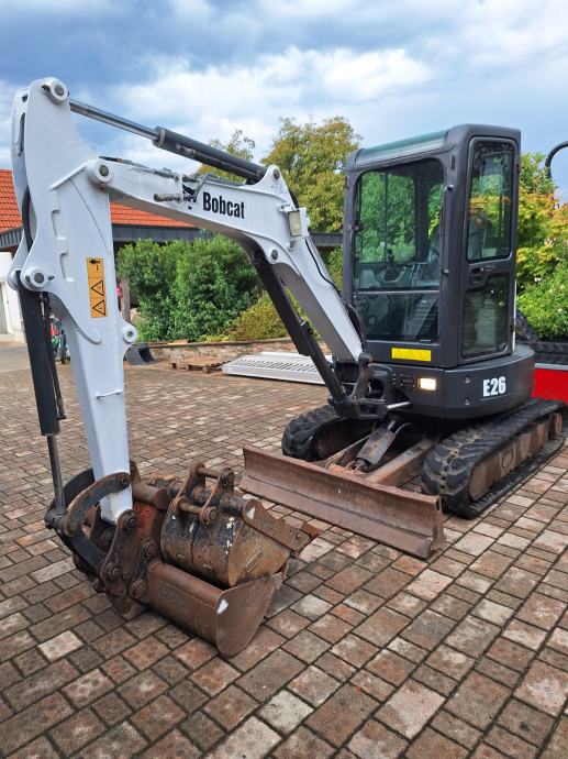 Bager Bobcat Kubota motor nakladač valjar demper vrtni traktor 4x4