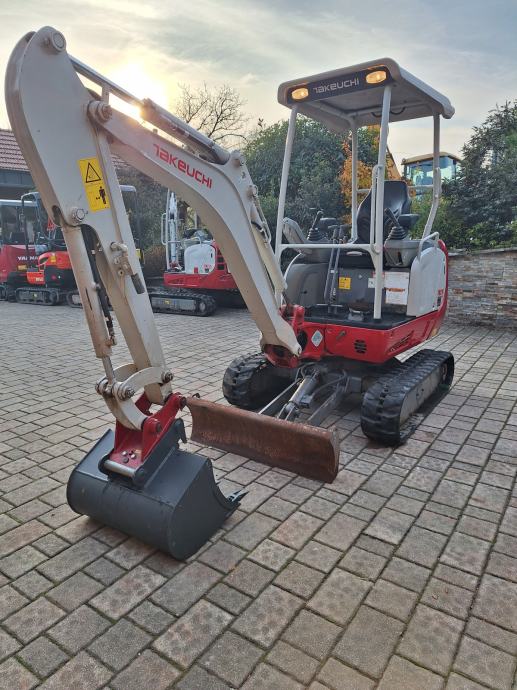 Bager Takeuchi TB216 demper valjar viličar vrtni traktor 4x4